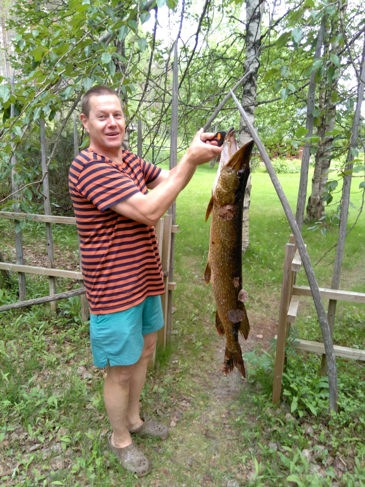 Ismo Kaarne vetouisteli itselleen 107-senttisen hauen Jurmunlammesta kesäkuun puolivälissä.