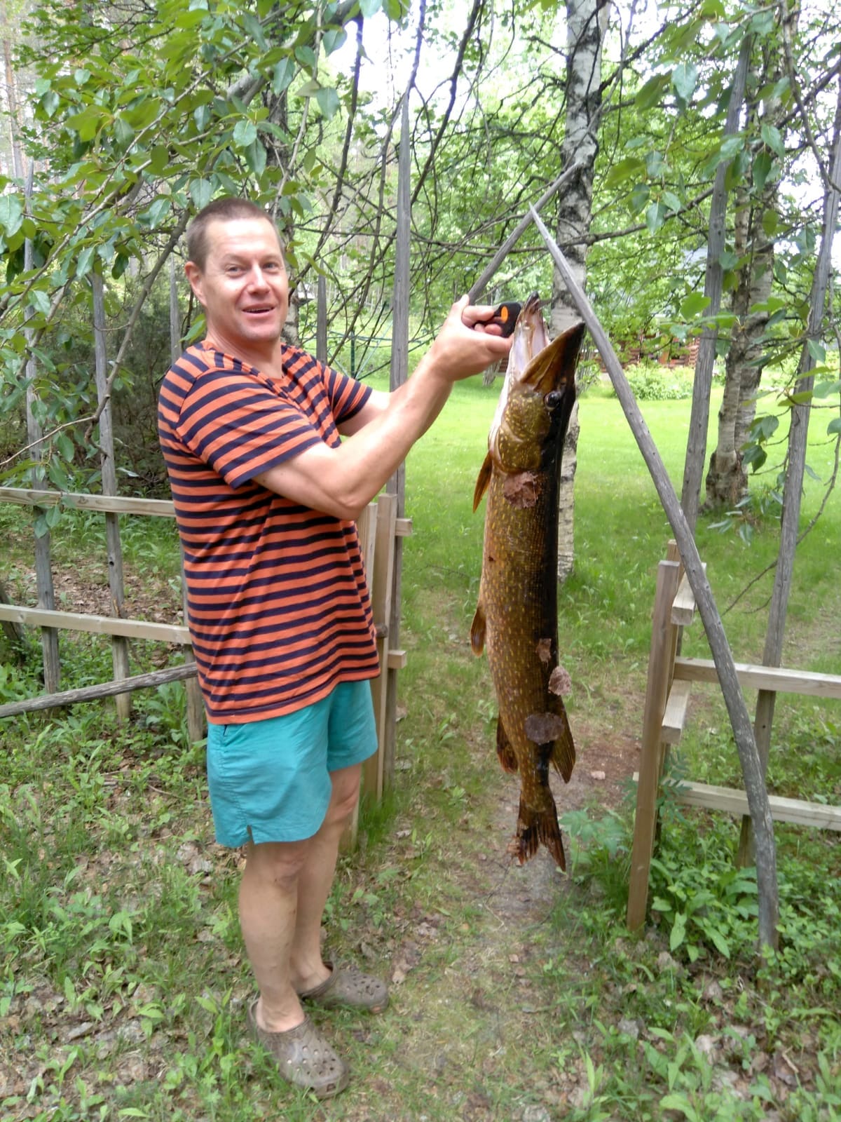 Ismo Kaarne vetouisteli itselleen 107-senttisen hauen Jurmunlammesta kesäkuun puolivälissä.