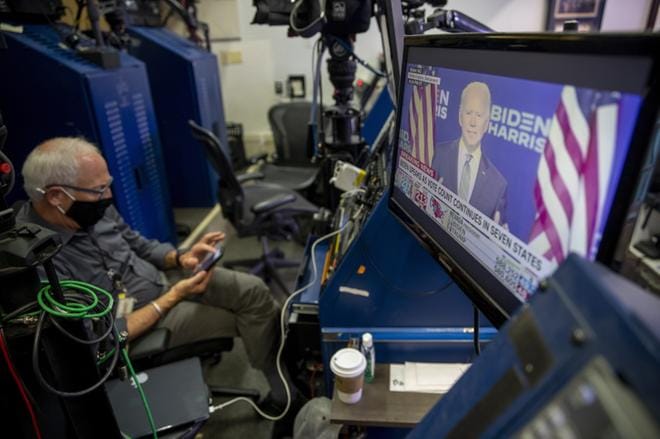 Demokraattien presidenttiehdokkaan Joe Bidenin puhetta näytettiin Valkoisen talon lehdistöhuoneessa keskiviikkona. KUVA: Shawn Thew/EPA