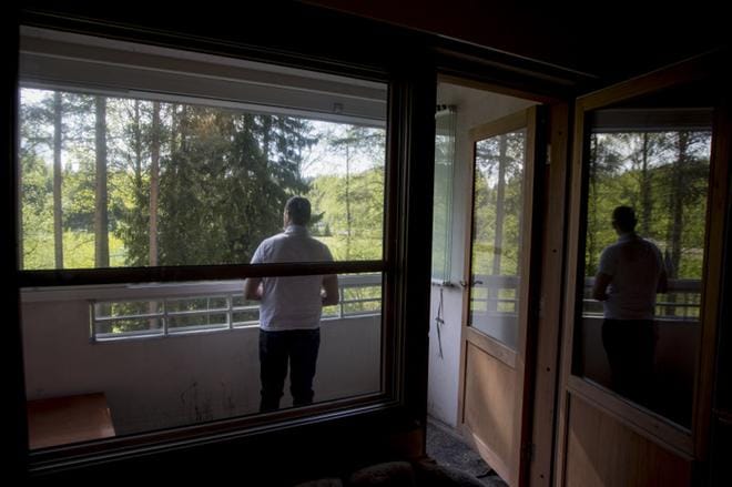 Hamal (nimi muutettu) käy Kainuussa töissä tehtaassa ja pitseriassa ja hänen nettotulonsa ovat jo hyvin lähellä 2 600 euron rajaa. Hän toivoo, että se riittää. KUVA: Juha Neuvonen