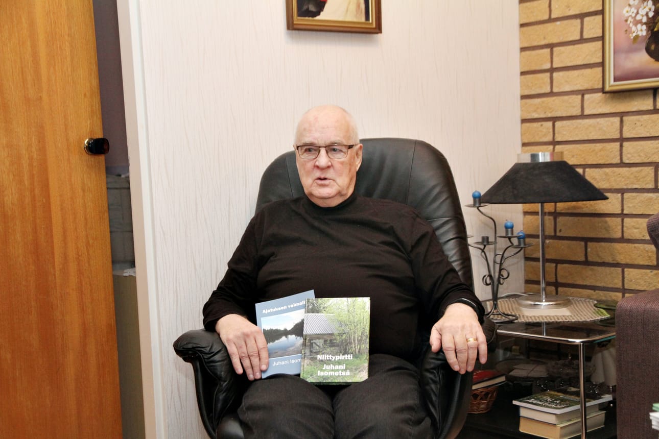 Juhani Isometsän Niittypirtti on miehen kolmas julkaistu kirja. Ajatuksen voimalla -runoteos ilmestyi kirjan kanssa samaan aikaan.