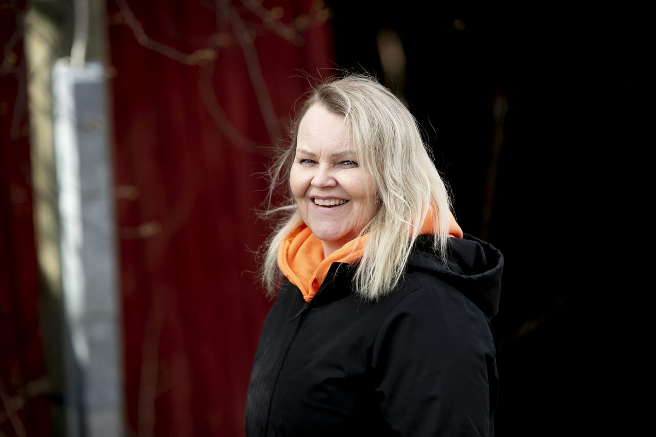 Mirva Kuni on elämäänsä tyytyväinen. Hän arvioi olevansa peruspositiivinen pienellä twistillä.