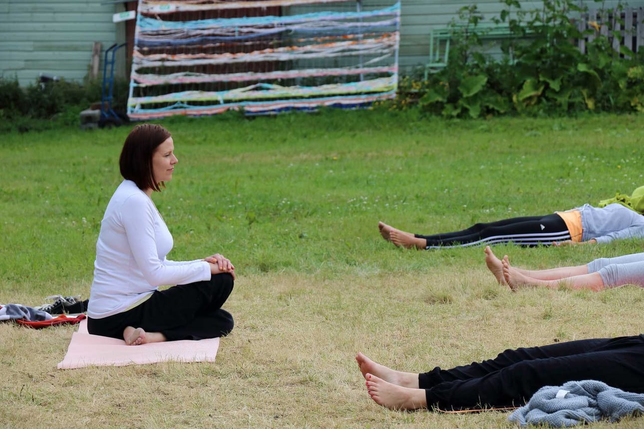 Loppurentoutuksissa keskeinen asana on shavassana, eli niin sanottu kuolleen asento.