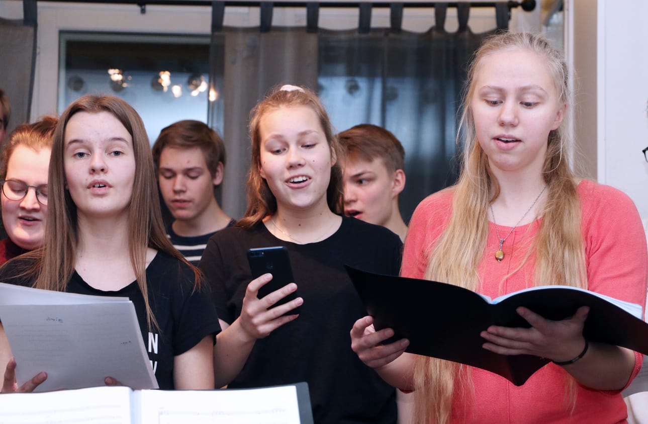 Osa Murron nuorisokuoron laulajista on laulanut Maria Paason projektikuorossa jo useamman vuoden ajan. Kuoron ohjelmisto koostuu klassisista kappaleista.