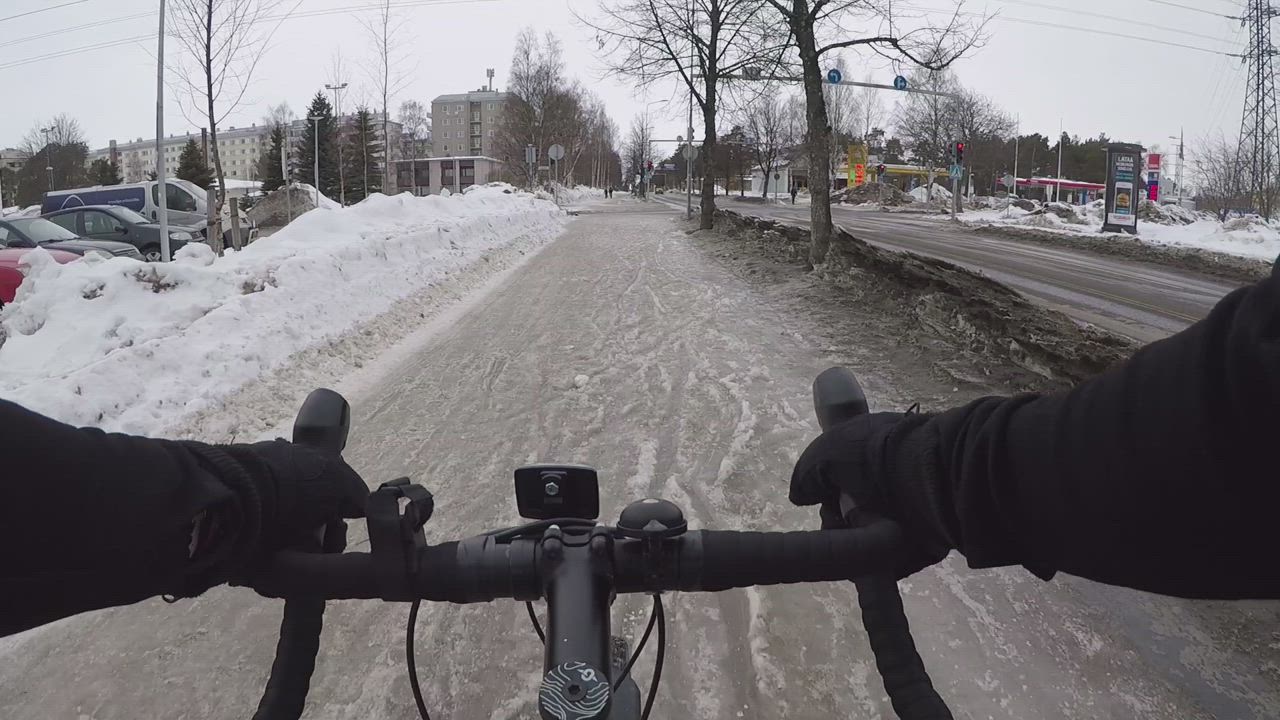 Oulun pyörätiet huonossa kunnossa – urat heittelevät pyöräilijää