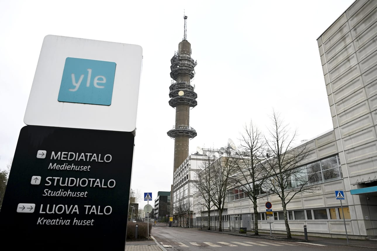 TV1:n puolella siirrytään TV2:lla käytössä olevaan malliin, jossa kuulutukset toteutetaan voiceovereina. Tämä tarkoittaa, että kuuluttaja ei näy ruudussa. Kuvituskuva. LEHTIKUVA / Emmi Korhonen