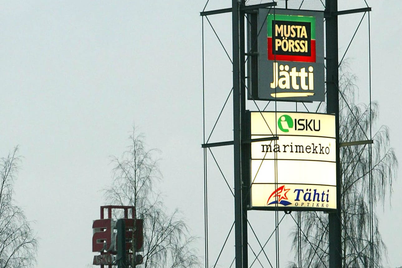 Musta Pörssi toimii monien muiden kodintekniikkaliikkeiden tavoin myös netissä.