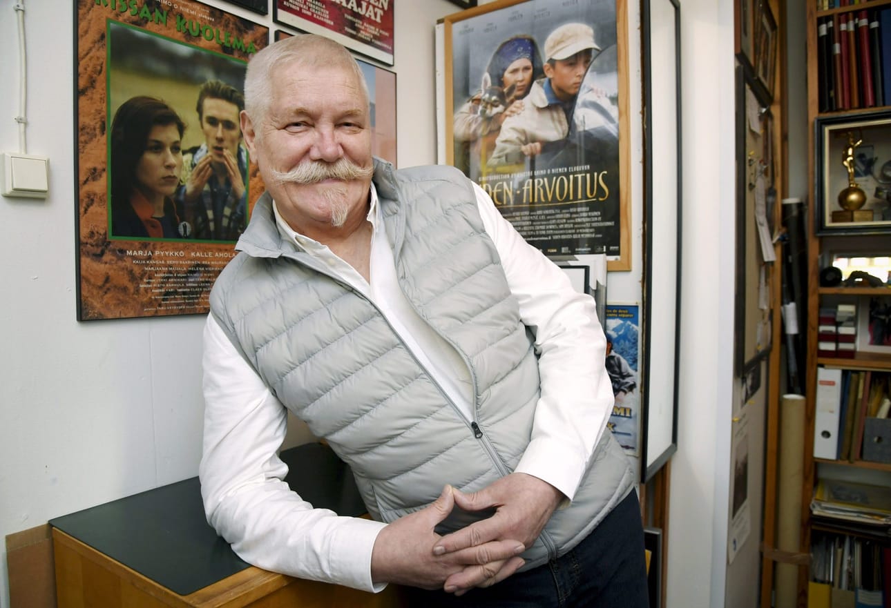 Raimo O. Niemi on voittanut urallaan useita palkintoja. Omaa lempityötään hän ei halua nimetä, koska työt ovat hänelle ”vähän kuin lapsia”.