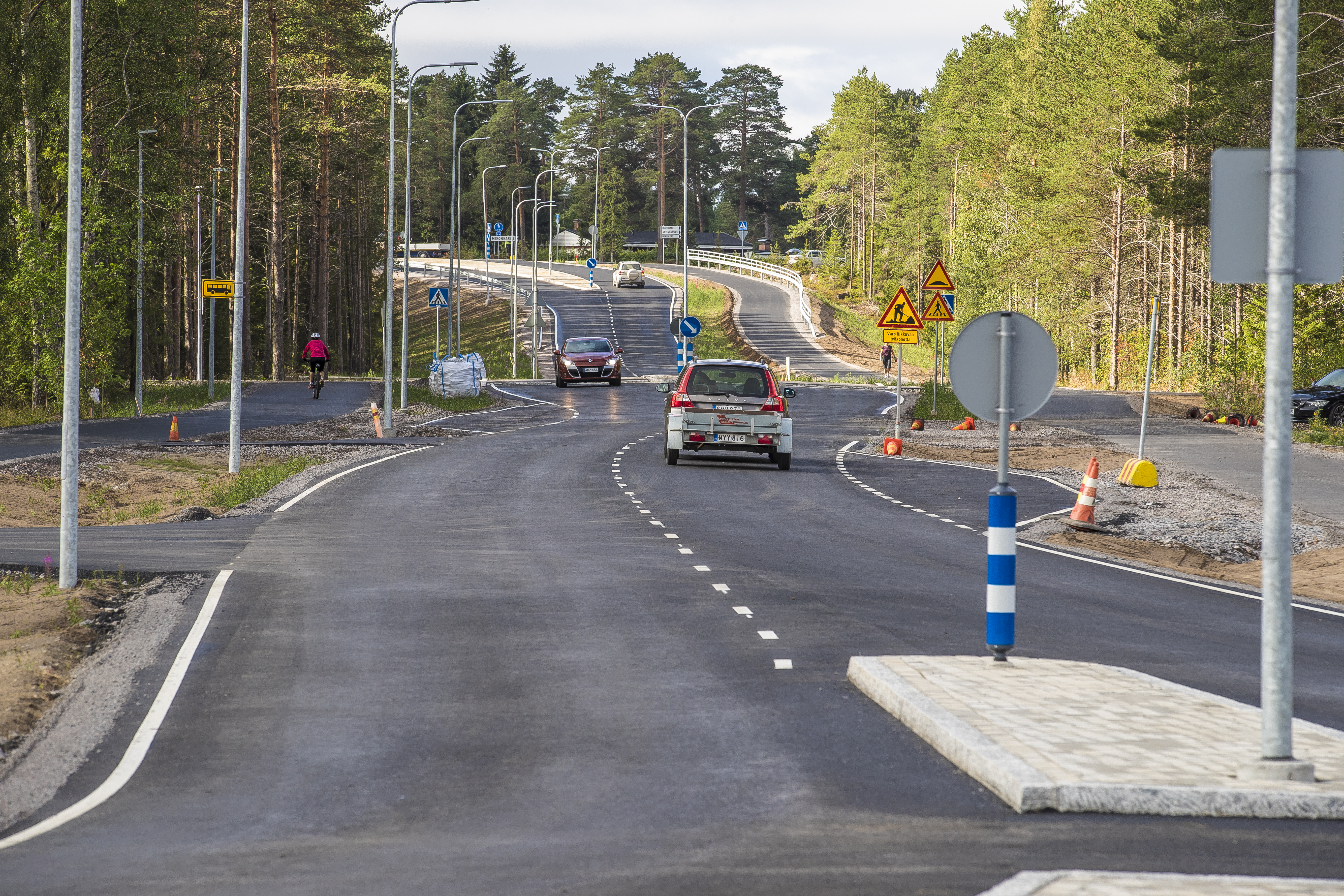 Uusi Pyhtilänkankaantie sujuvoittaa liikennettä uusille asuntoalueille ja rauhoittaa Antinkankaan koulun seutua.