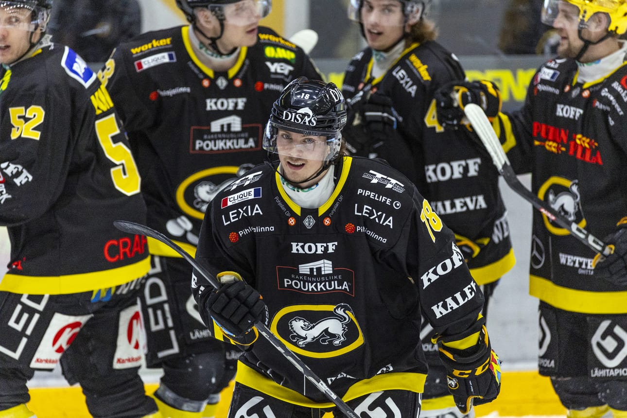 Ylivoiman tehomiehet. Aleksi Antti-Roiko edessä, Miika Koivisto (vas.), Joonas Kemppainen, Ville Koivunen ja Teemu Turunen taustalla.