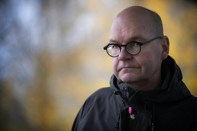 Vaasan kaupungin johtava ylilääkäri Heikki Kaukoranta kannustaa soittamaan jouluna vaikka pitkän videopuhelun läheisille, joita ei nyt koronapandemian takia kannata kutsua joulunviettoon samaan tupaan. Kuva: Jarno Pellinen