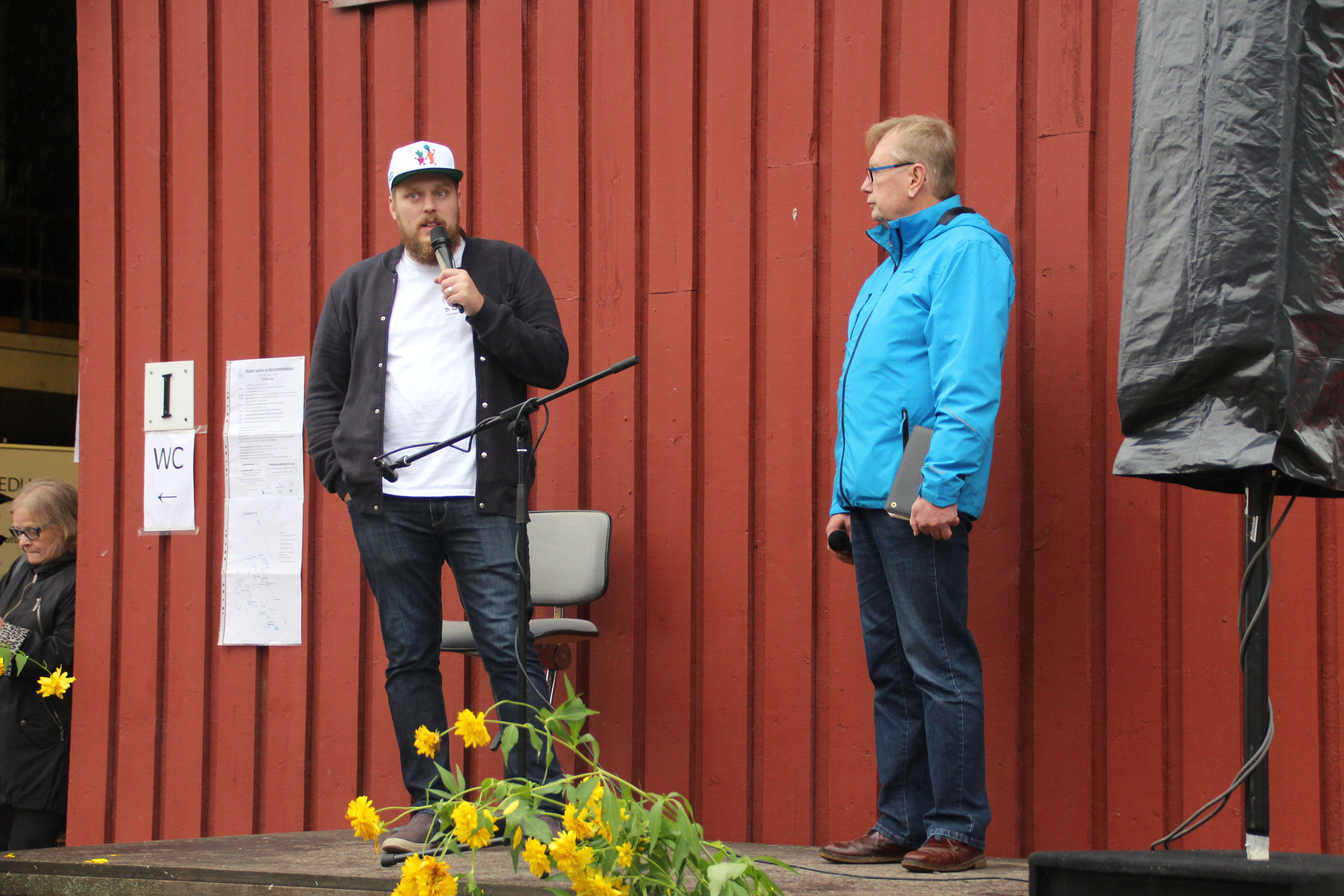 Samuli Karjula kävi kertomassa keksimästään ja kehittämästään satokausikalenterista.