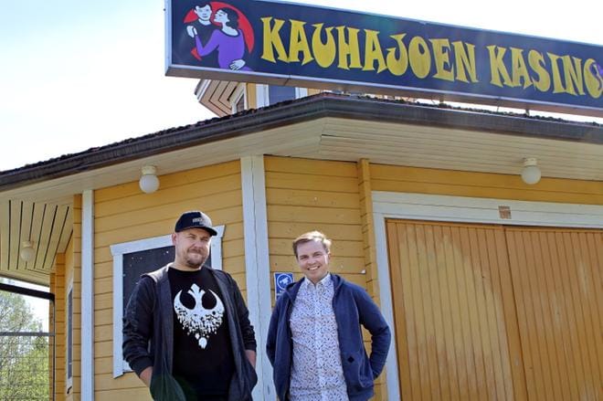 Mikko Jokipii (vas.) ja Aapeli Autio ovat aloittaneet Kasino-elokuvan työstämisen. KUVA: NELLI PELTONEN