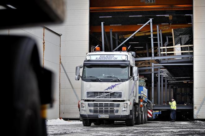 Kuortaneella perjantaina kuljetusta valmisteltiin lähtökuntoon. KUVA: TOMI KOSONEN