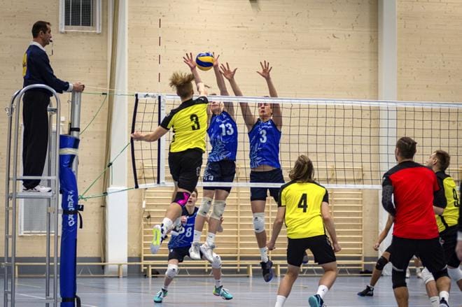 Vuosien odotusten jälkeen Alajärvellä pelattaisiin 1-tason lentopalloa, kun Kuortaneen Urheiluopisto toi Alajärvelle kotiottelunsa Kyky-Betsetiä vastaan. KUVA: NIINA PELTOLA