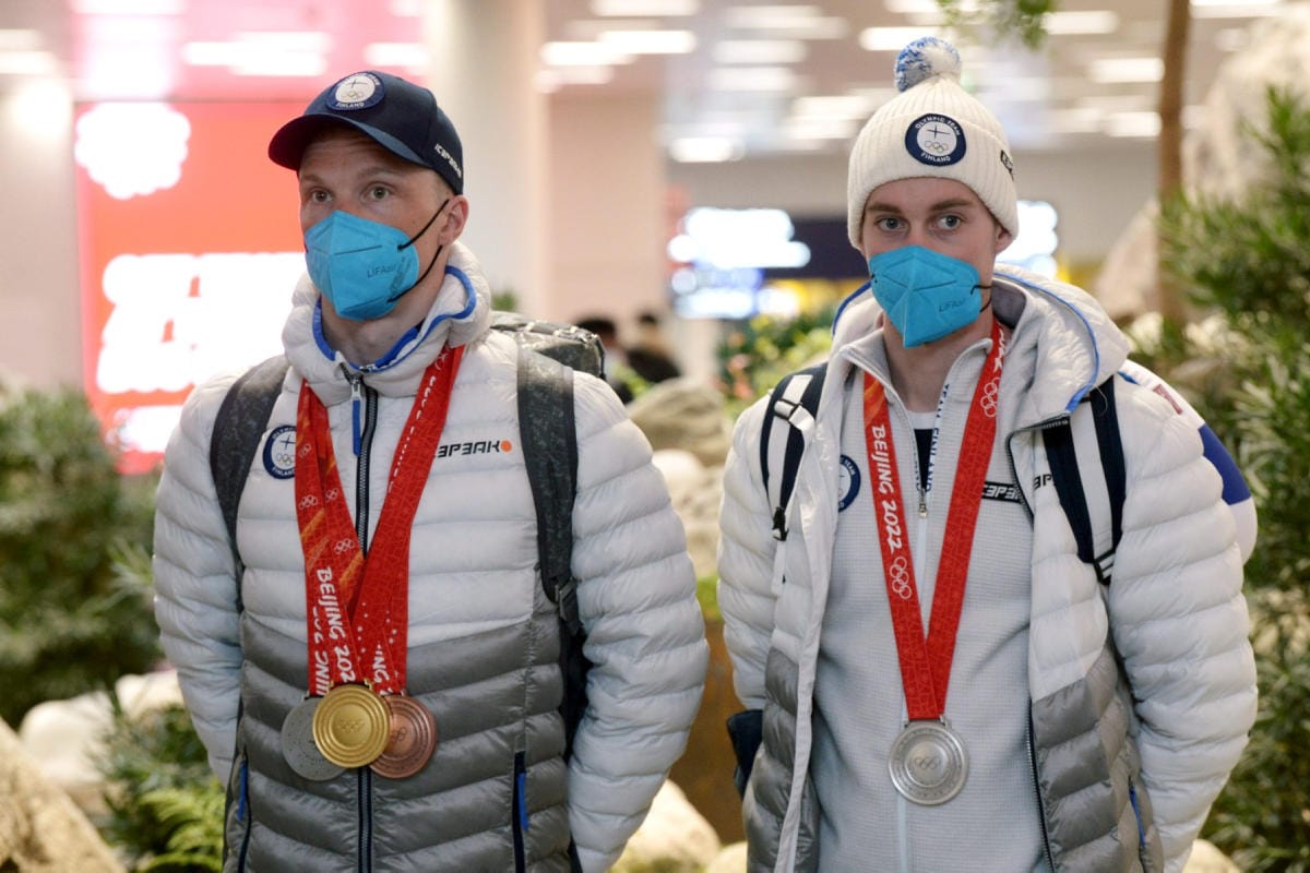 Teemu Pasasen päävalmentaman hiihtomaajoukkueen onnistujia olivat muun muassa kultaa, hopeaa ja pronssia voittanut Iivo Niskanen ja hopeamitalisti Joni Mäki. LEHTIKUVA / MIKKO STIG