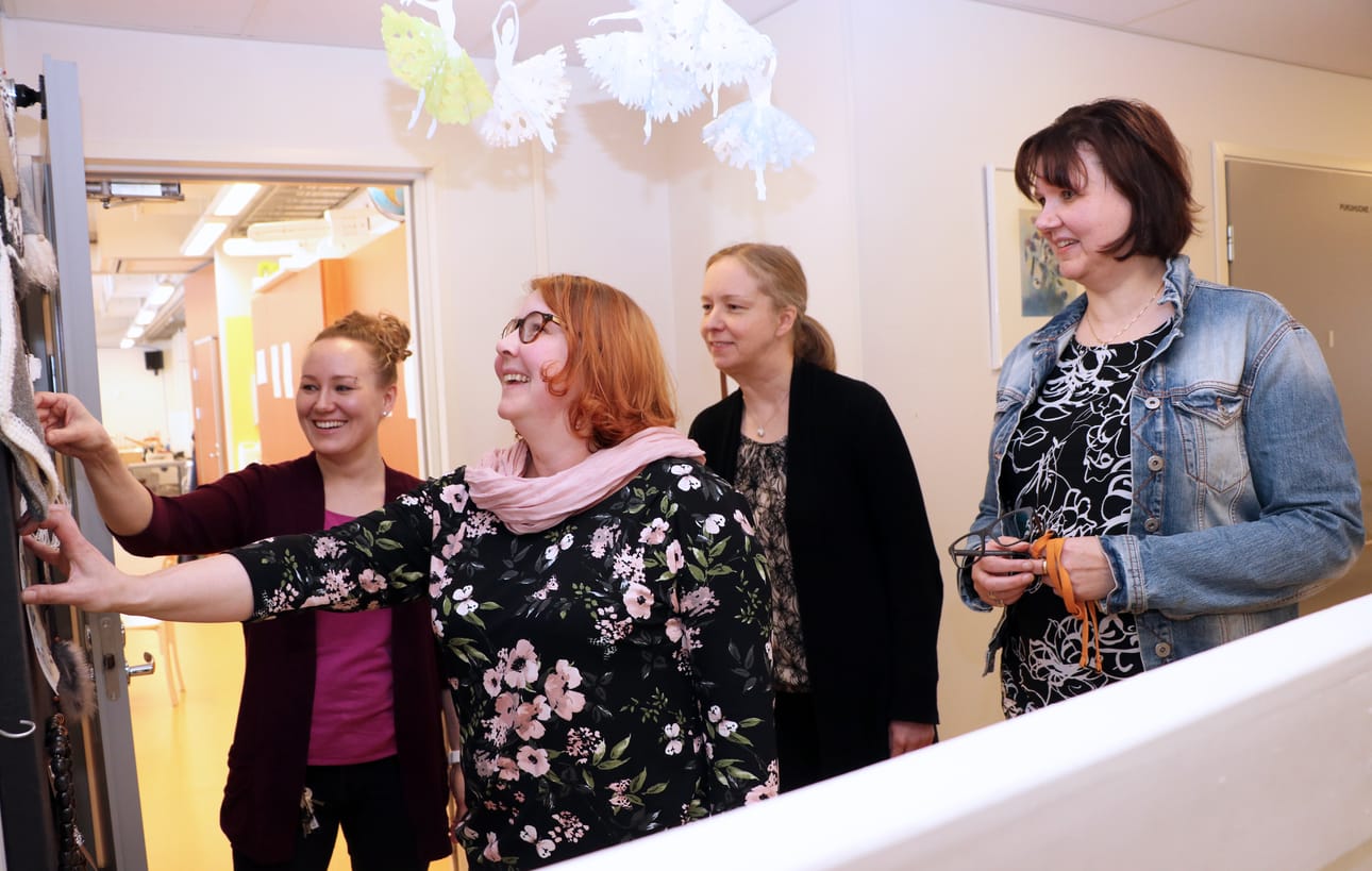 Palveluohjaaja Marjo Kukka, vs. palveluohjaaja Piia Kangas-Mustonen, vs. sosiaalityöntekijä Sanna Sanaksenaho ja palvelusihteeri Kristina Ahl muodostavat omaishoidon palveluista vastaavan tiimin.