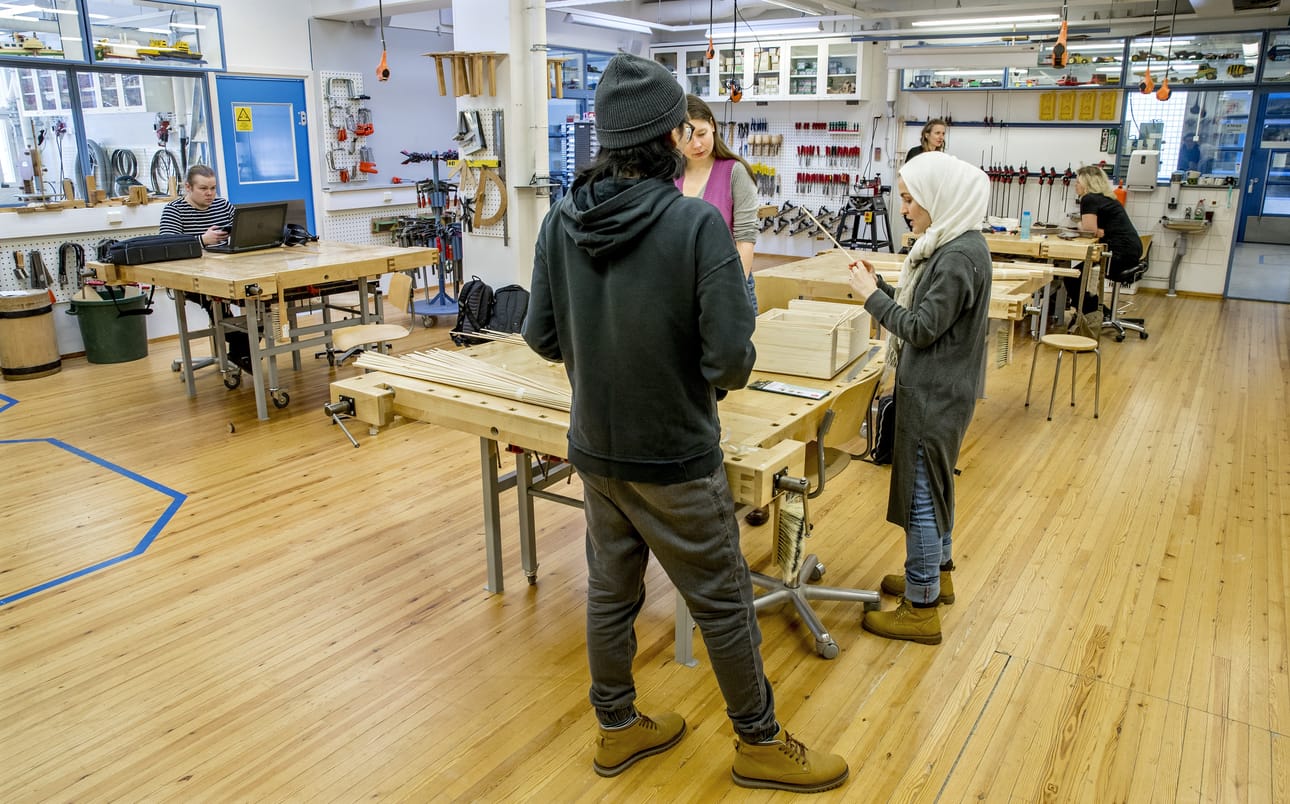 Kasvatustieteellinen tiedekunta muuttaa ammattikorkeakoulun tieltä. Käsityöluokkiin on suunniteltu tanssisaleja.