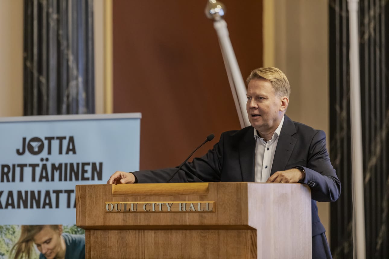 Suomen Yrittäjien elinkeinopolitiikan johtaja Harri Jaskari kannustaa pk-yrityksiä tarttumaan suurhankkeiden tarjoamiin mahdollisuuksiin.