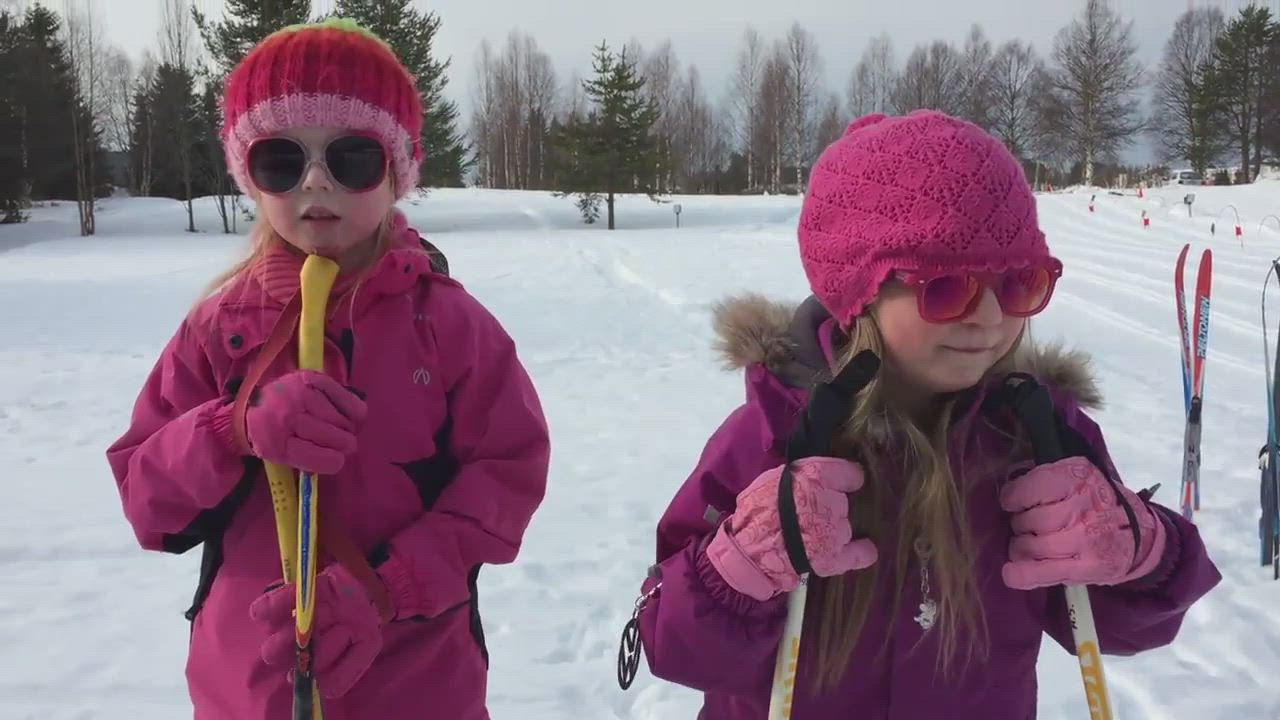 Mikä on hiihtopäivässä parasta? Eskarilaiset kertovat.