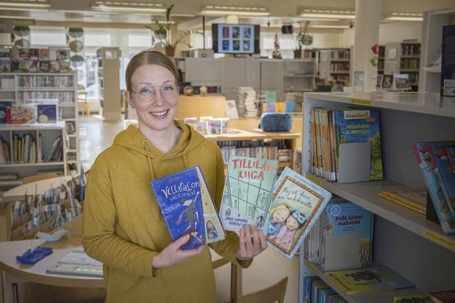 Soinin kirjaston johtajan Suvi Hokkasen mukaan uusi hanke herättelee lukuintoa ja edistää monipuolista lukutaitoa. KUVA: AARRE LÖYTÖMÄKI