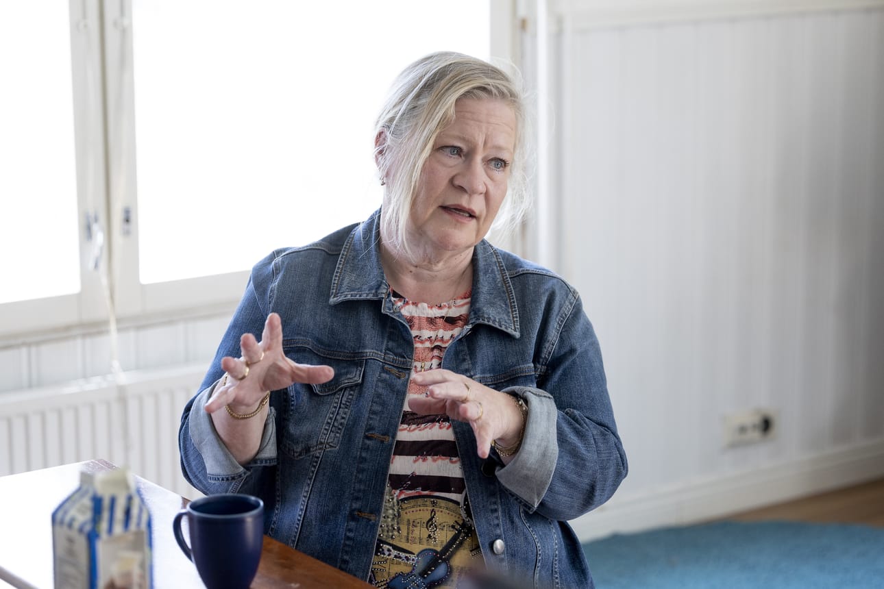 Jaana Väre-Hautala kokee, että erityisesti naisten päihdeongelmat ovat ihmisille vaikeita käsitellä. Hän kokee, että tyyneysrukouksessa tiivistyy paljon se, minkä hän on oppinut.