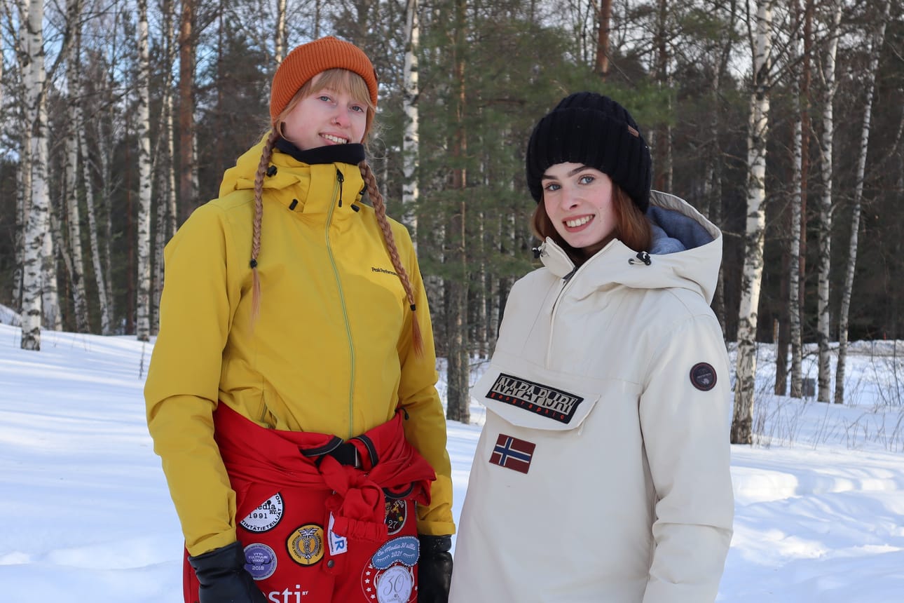 Jonna ja Jenna odottavat innolla laskiaistiistaita.