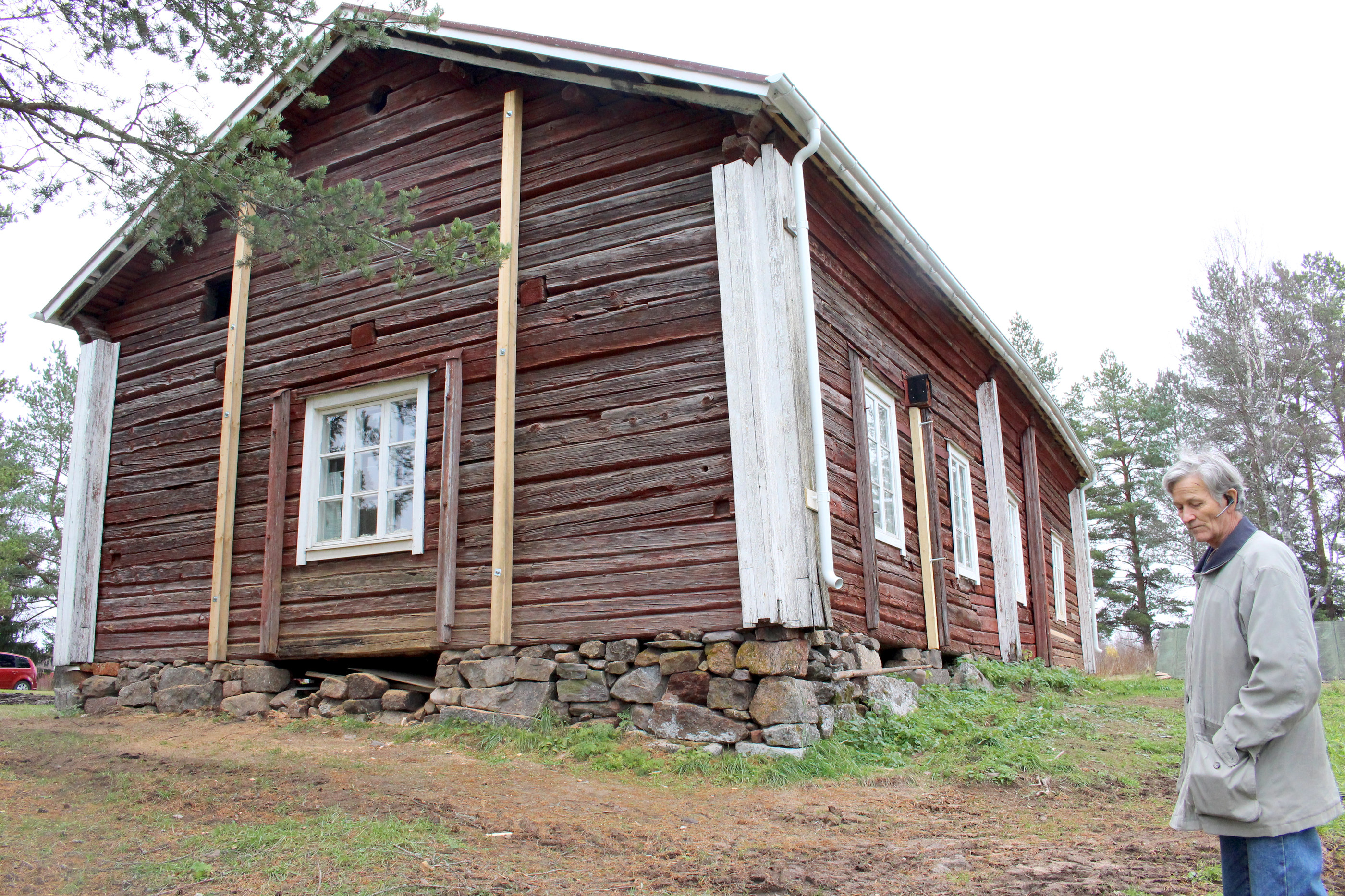 Pulkkilan Seuran omistuksessa oleva Turulan talo seisoo komeana ja suorempana paikallaan. Kivijalan tukemiseen käytettiin kaksi traktorikuormallista kiviä, jotka Pekka Kyöstilä purki vanhasta kivinavetasta.