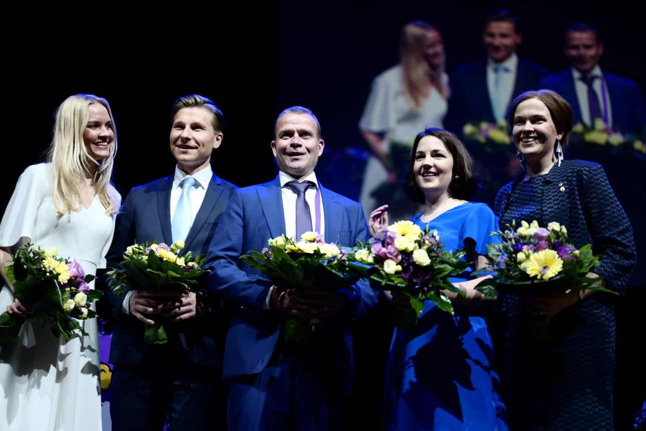 Aura Salla, Antti Häkkänen, Petteri Orpo, Sanni Grahn-Laasonen ja Mari-Leena Talvitie yrittävät luotsata kokoomuksen pääministeripuolueeksi.