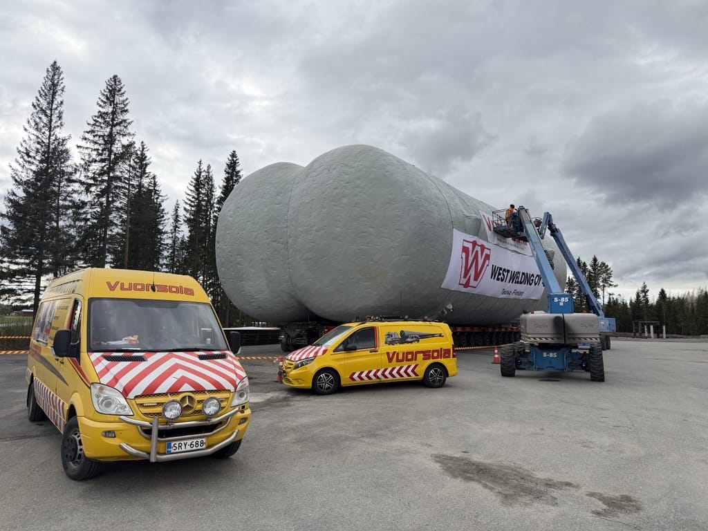 Teitä sulkeva suurkuljetus lähti tänään Teuvalta kohti Kaskisten satamaa.