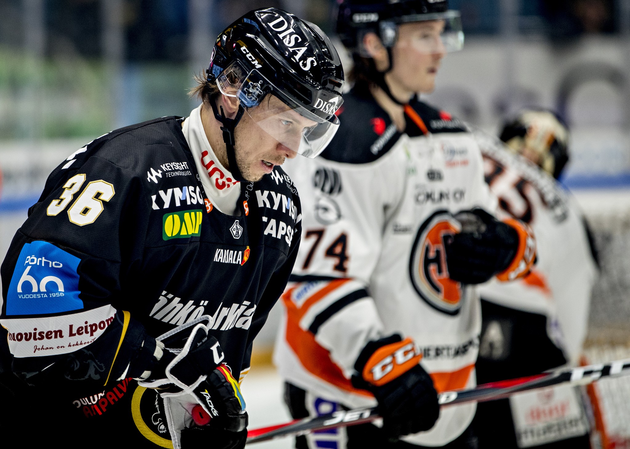 Kärppien pudotuspelikevään toiseksi paras pistemies Jussi Jokinen on pelannut jo useamman pelin kiikaritehoilla. Aukeaako pistetili jälleen Hämeenlinnassa.