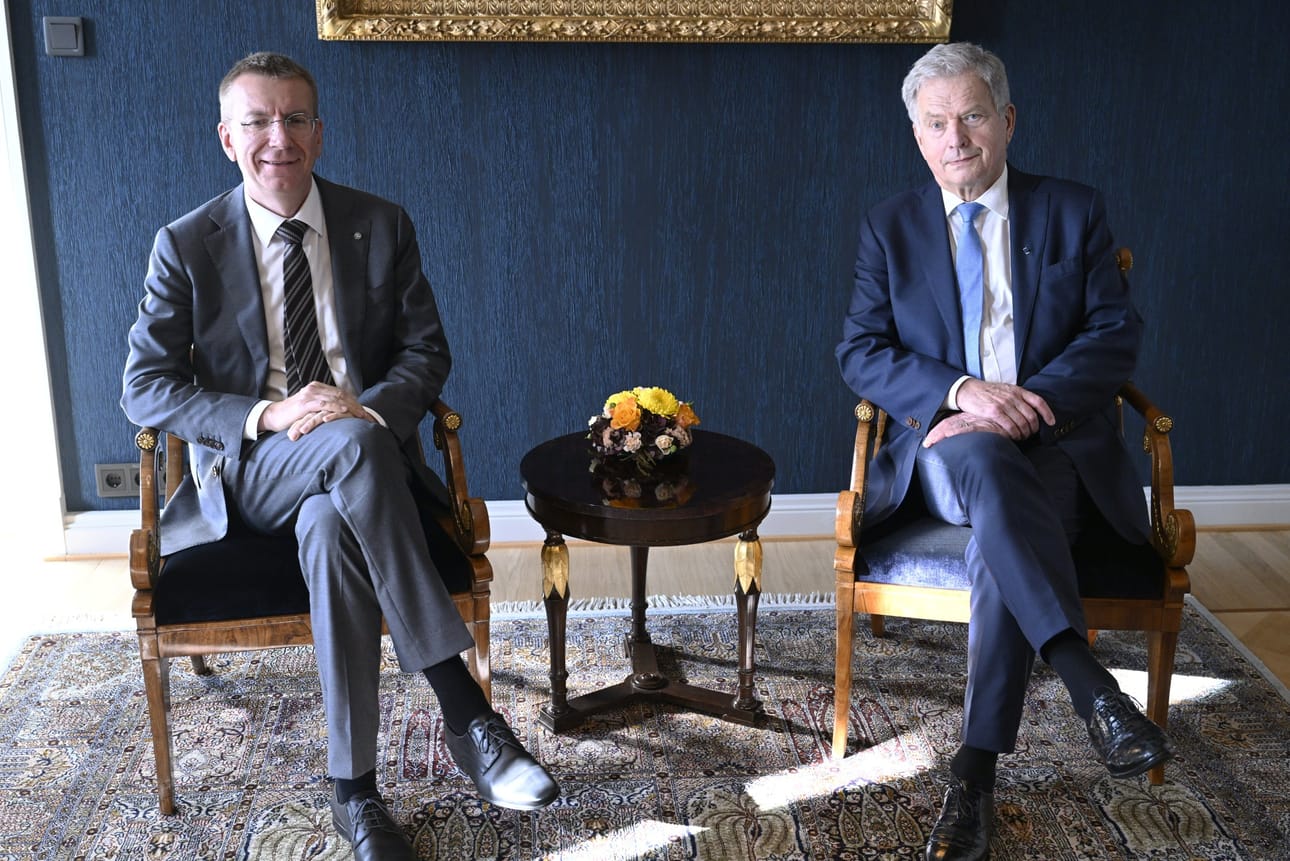 Latvian presidentti Edgars Rinkevics ja presidentti Sauli Niinistö tapaamisessa Helsingissä. LEHTIKUVA / JUSSI NUKARI