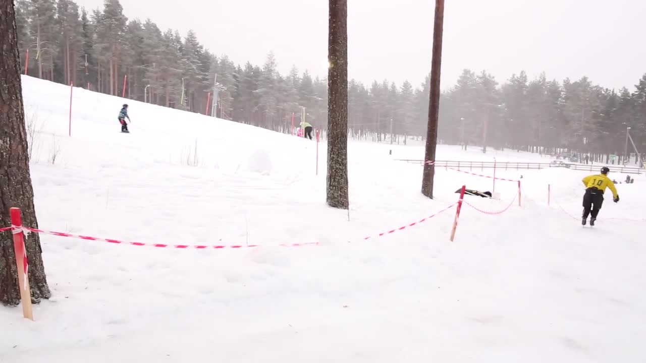 Köykkyrissä voi treenata alamäkiluistelua