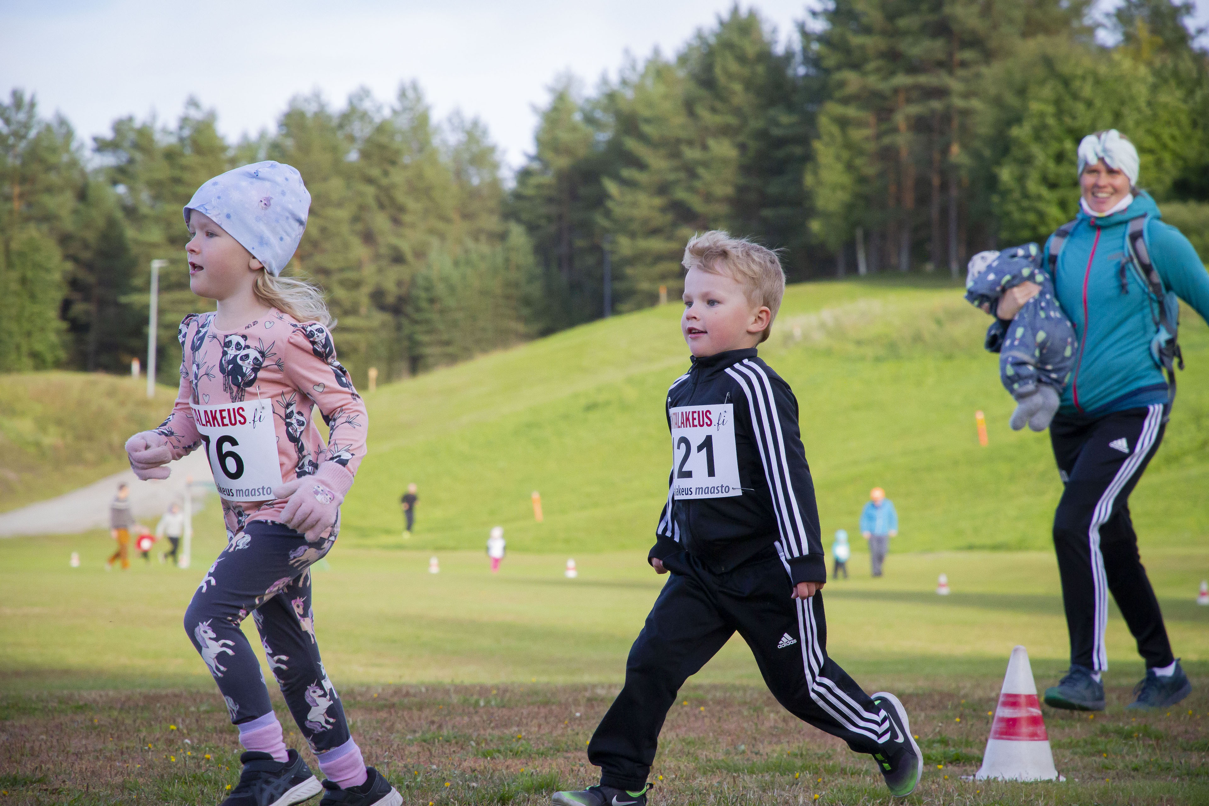 Rantalakeus-maastojen tämän vuoden ensimmäinen osakilpailu juostiin Kempeleen Sarkkirannassa
