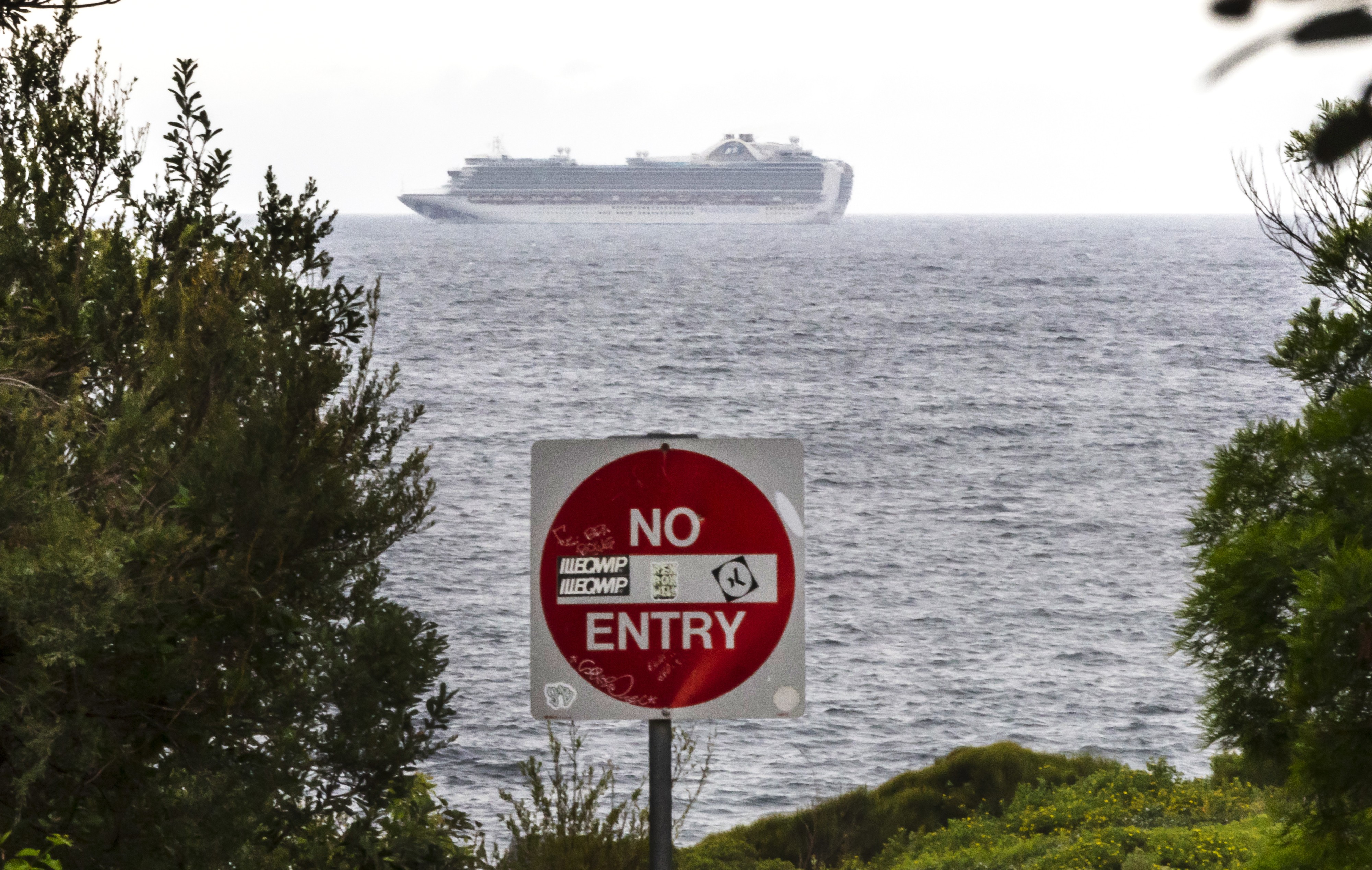 Australian viranomaiset linjasivat perjantaina, että reilun kymmenen risteilyaluksen on lähdettävä sen aluevesiltä. Sydneyn edustalla olevalta Ruby Princess -alukselta 340 ihmistä on sairastunut koronavirukseen.