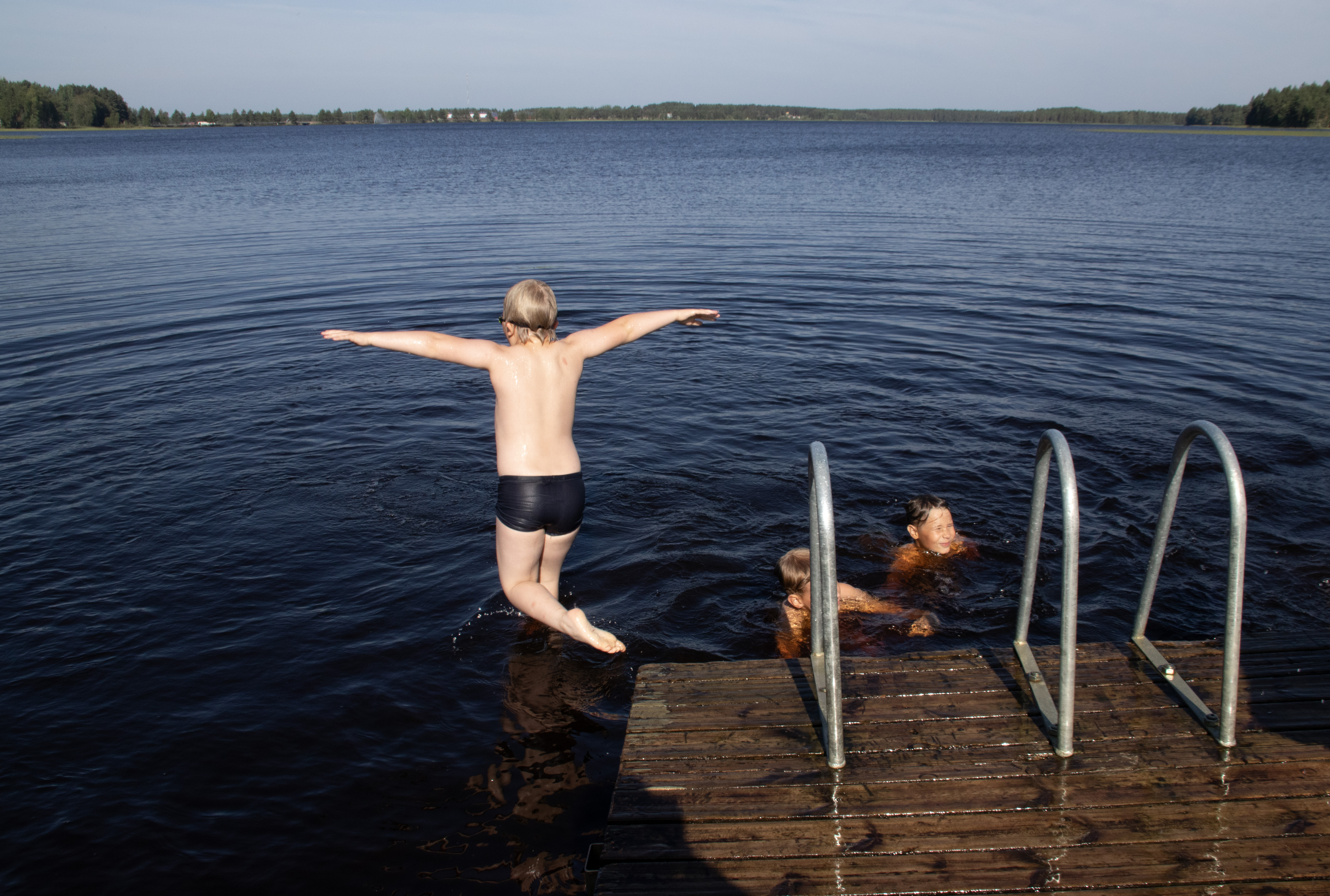 Pyhännän vapaa-aikatoimen järjestämällä päiväleirillä harjoiteltiin pelastustaitoja – kuvagalleriaan on liitetty 21 kuvaa