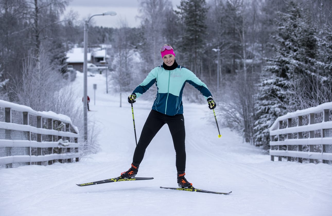 Saara Kenttä hiihtää paljon mutta rennolla otteella, ettei rakkaasta harrastuksesta tule suorittamista.
