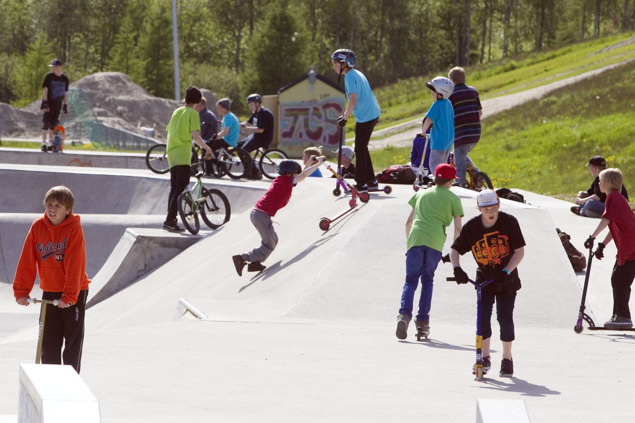 Hovinsuon skeittipuistossa on vilinää kesäiltaisin.