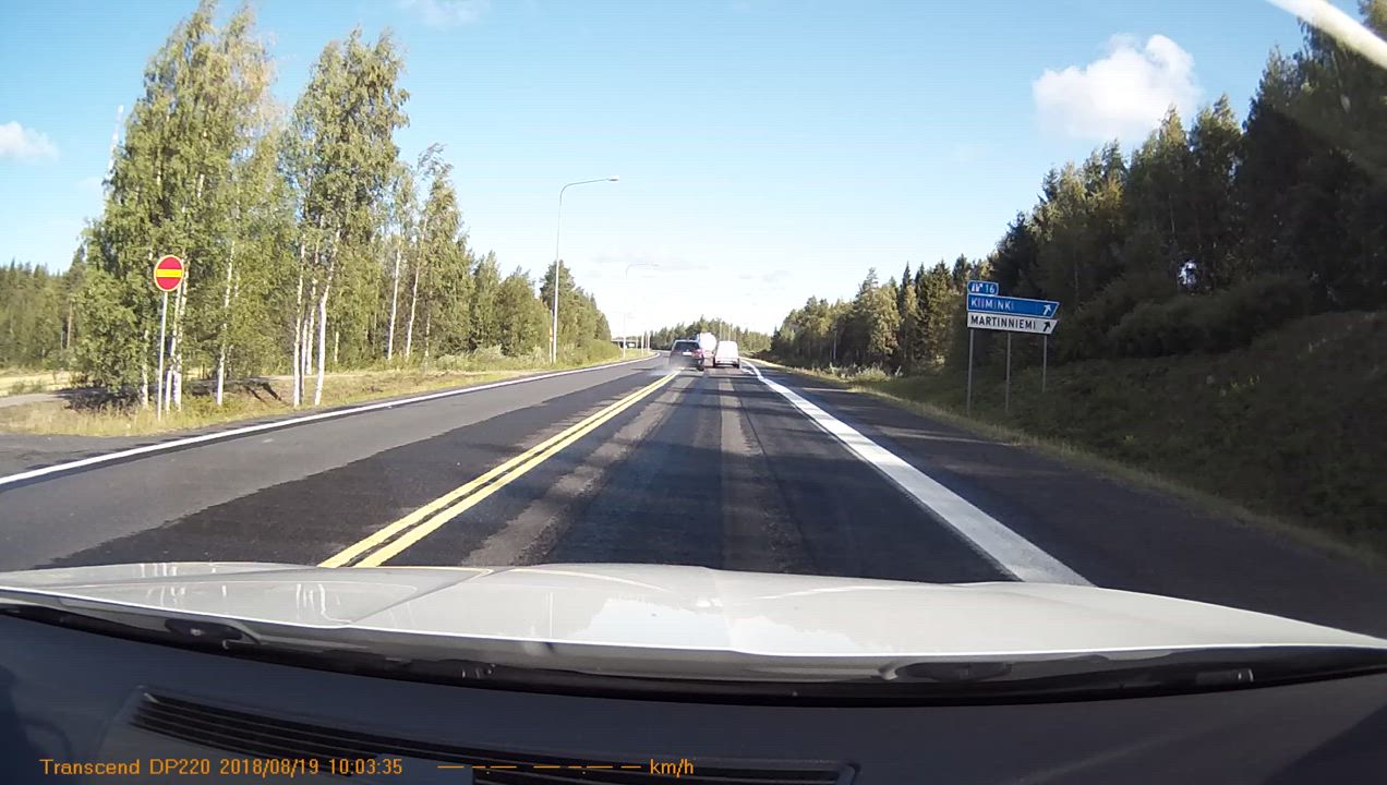 Ohituksia leveäkaistaisella tiellä