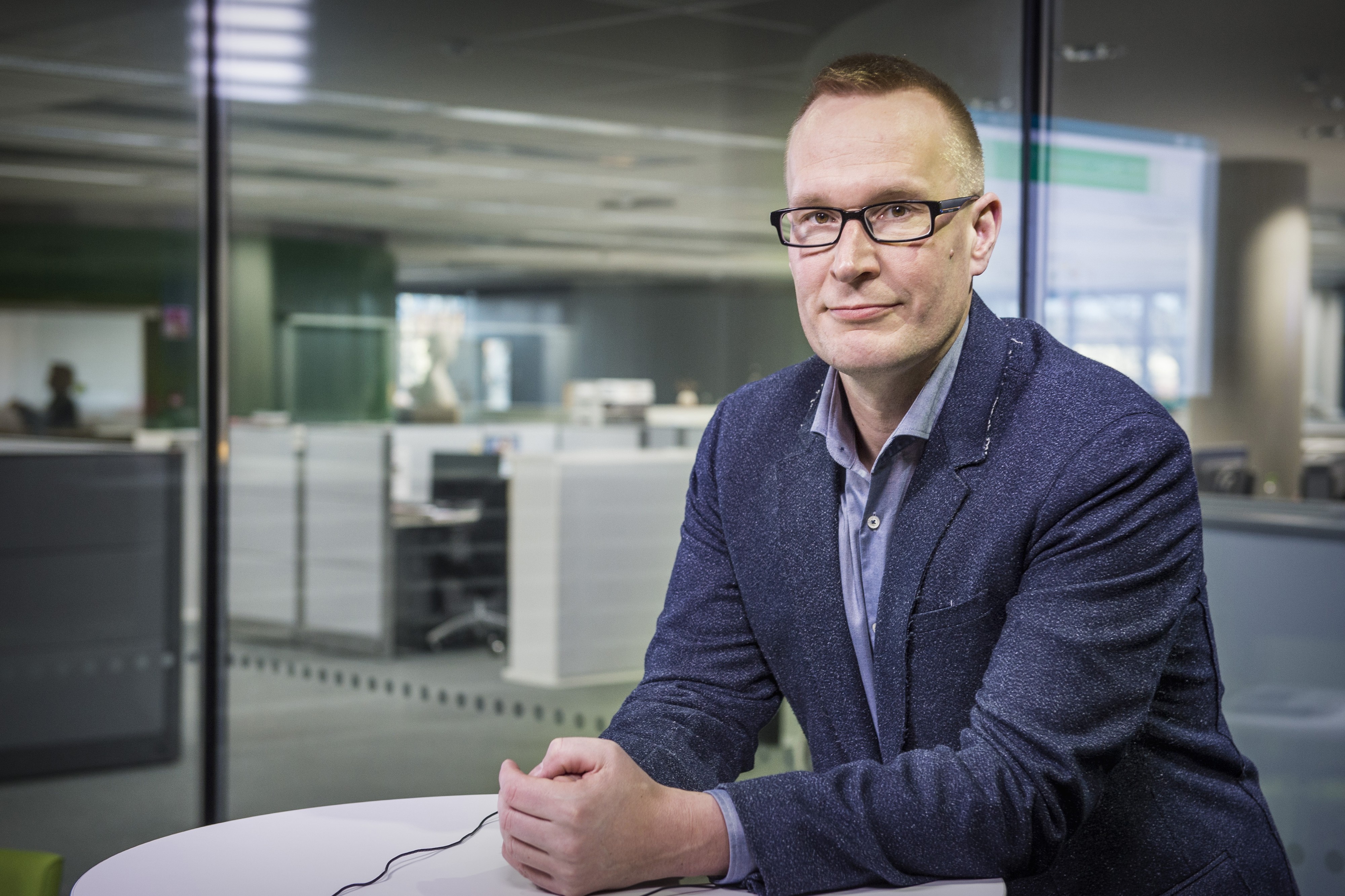 Turun yliopiston eduskuntatutkimuksen keskuksen johtaja Markku Jokisipilä kertoo aistineensa, että keskustassa on pelkoa siirtymisestä pysyvästi pienemmäksi puolueeksi.