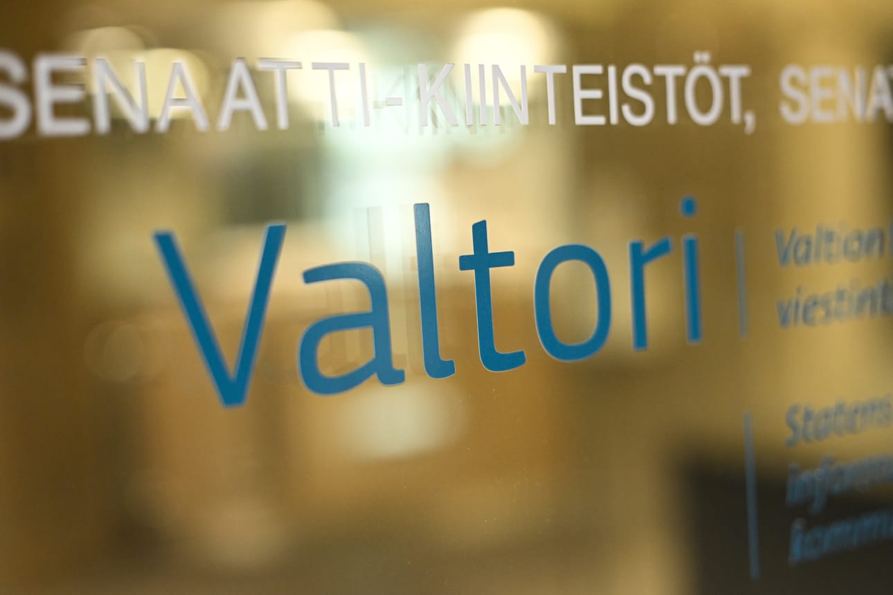 Suomessa valtion tieto- ja viestintätekniikkakeskus Valtori kertoi alkuillasta, että päivitysten tekeminen Valtorin ylläpidossa oleviin järjestelmiin on aloitettu.