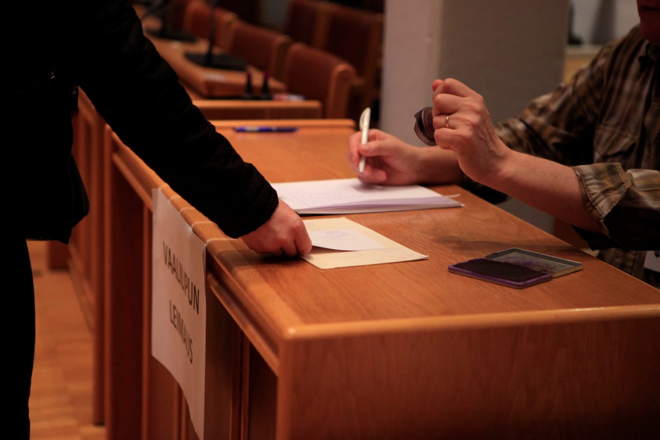 Lauantaikäräjät pohtii, tarvitaanko demokratiassa kansanäänestystä.