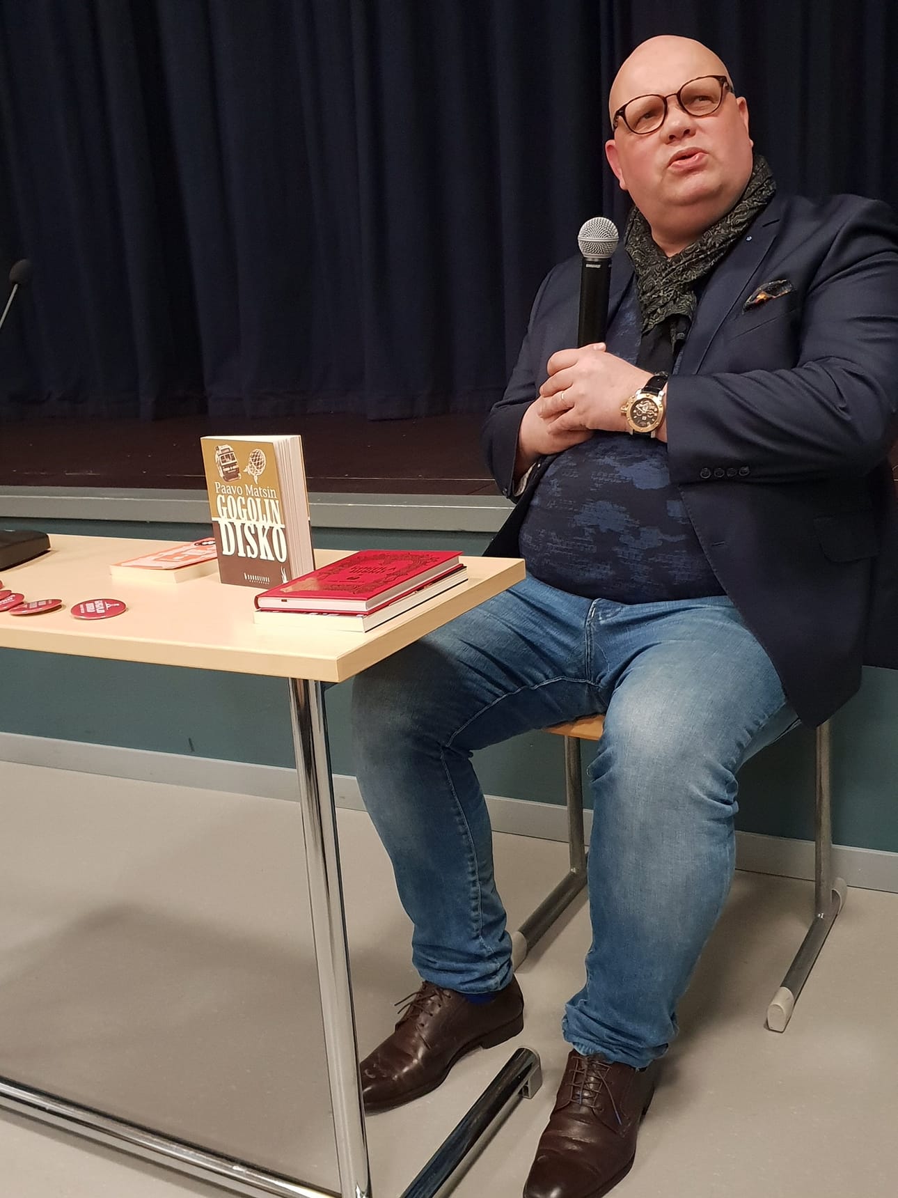 Paavo Matsin puhumassa uusimmasta teoksestaan sekä viron kirjallisuudesta Kuusamo opistolla.