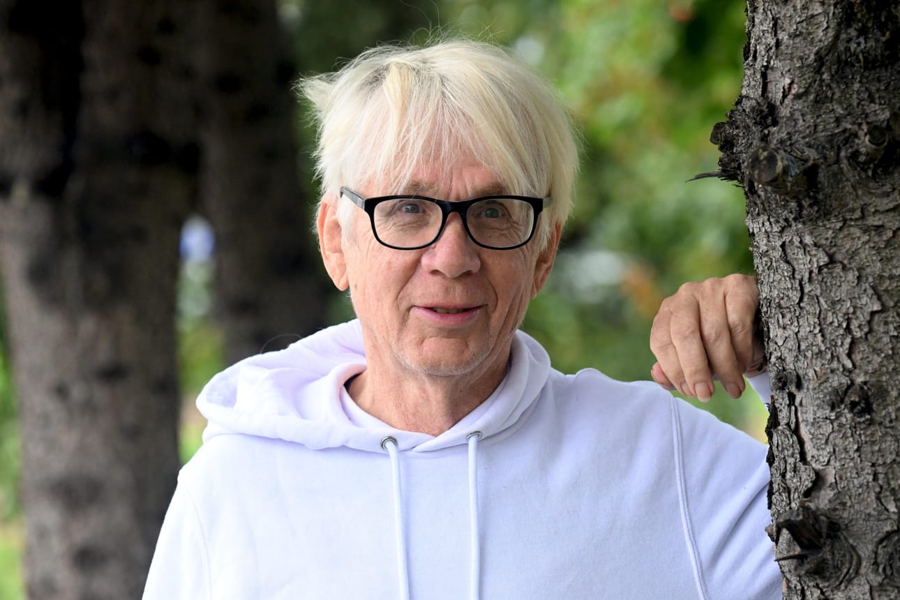 Pertti Kemppinen arvioi valmentaneensa lähes kymmentätuhatta lasta sen jälkeen, kun hän lähes viisi vuosikymmentä sitten aloitti jalkapallovalmentamisen Tikkurilan Palloseuran 1961 syntyneiden joukkueessa. LEHTIKUVA / Jussi Nukari
