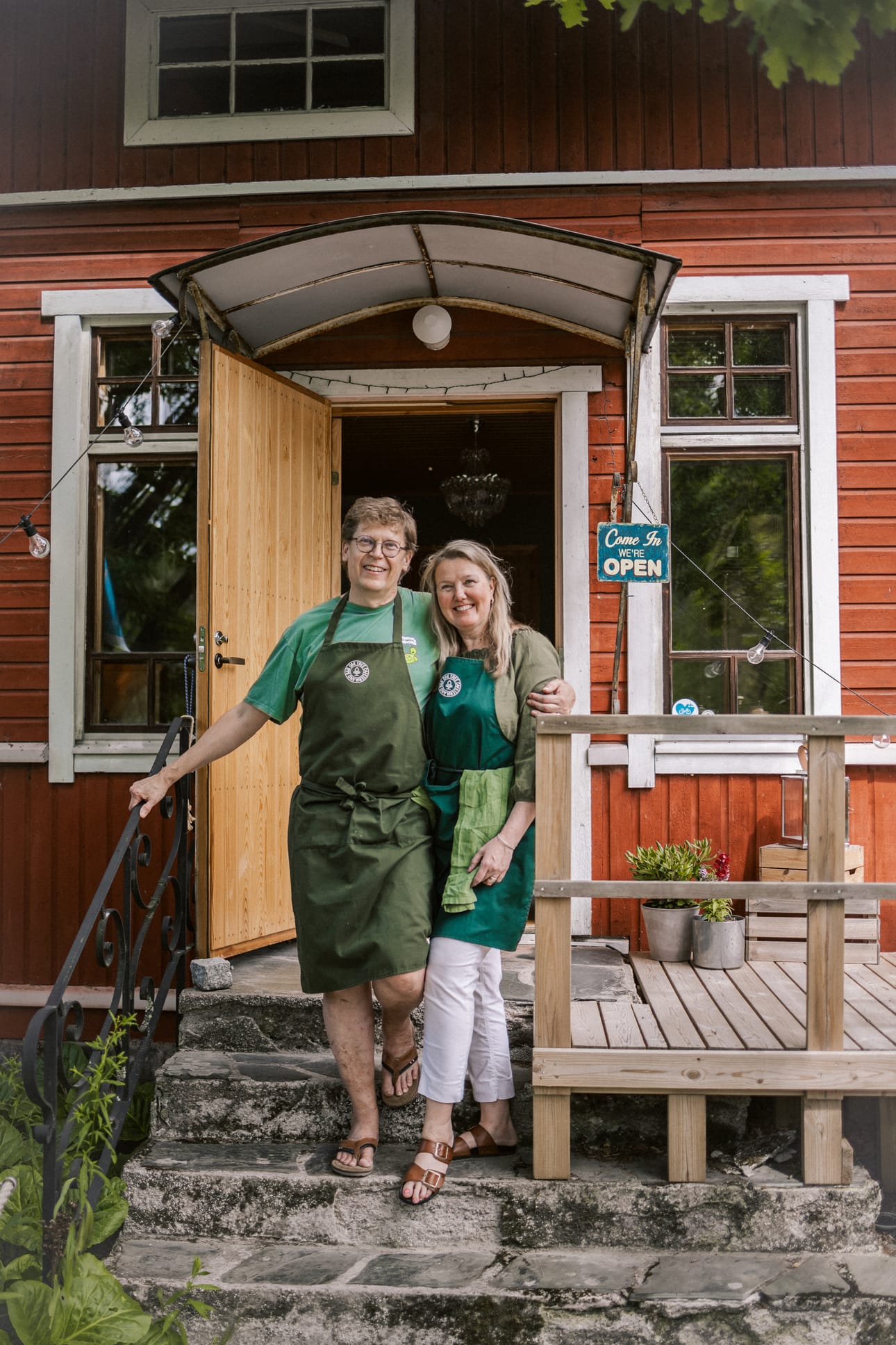 Kuluva kesä on Tero Turusen ja Eliisa Kellbergin toinen nauvolaisen hirsitalon isäntänä ja emäntänä. Majatalotoiminnan he aloittivat elokuussa 2021.