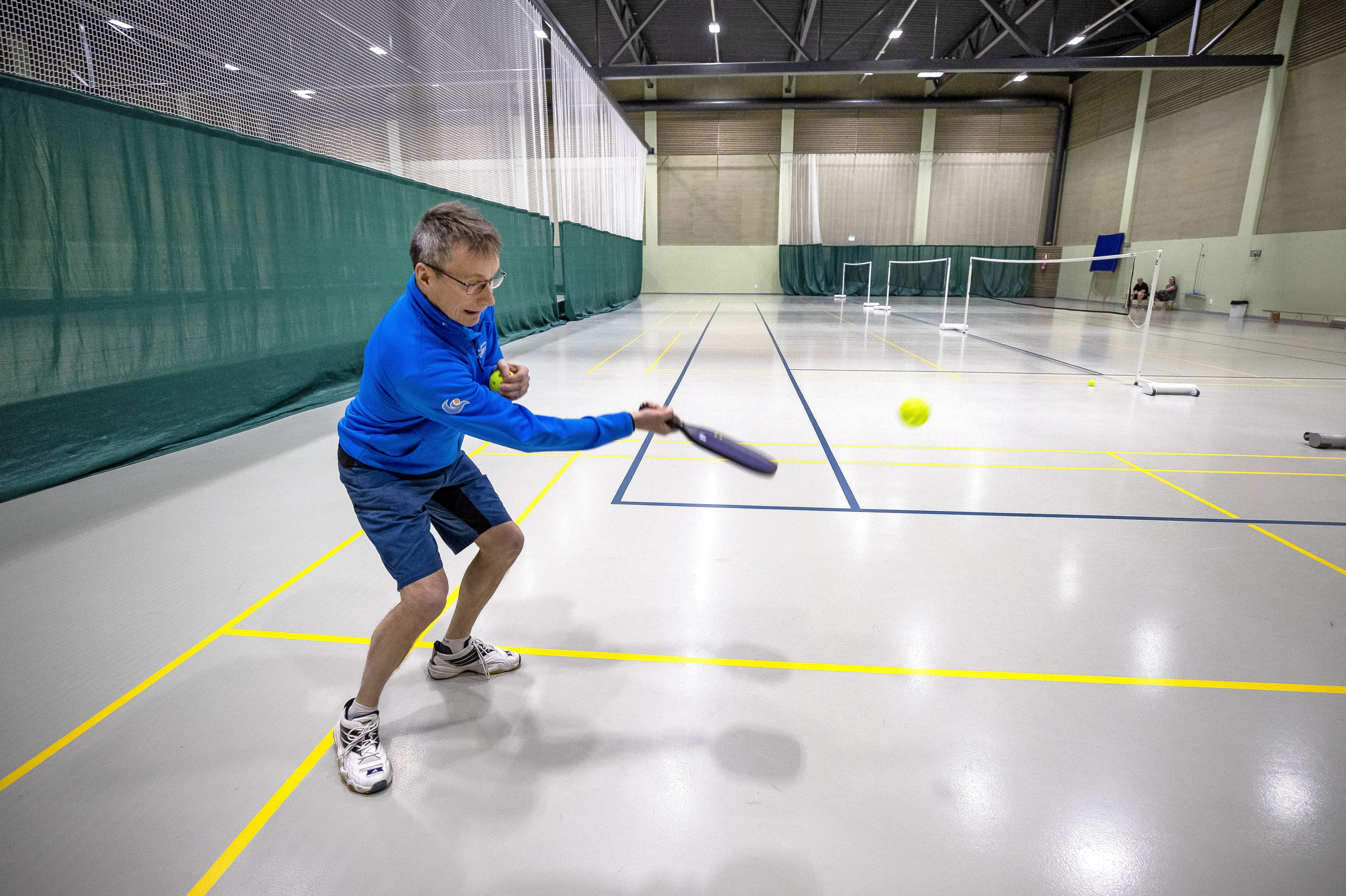 Pickleball tarjoaa kierrepalloja ja jujutteluhommia – Raahen Seutu testasi uuden lajituttavuuden