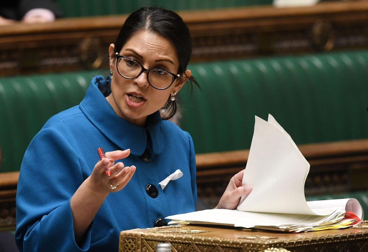 Britannian ulkoministeri Priti Patel kirjoitti Twitter-tilillään, että hän aikoo järjestää nopeasti neuvottelut eurooppalaisten ministereiden kanssa, jotta tulevilta tragedioilta voidaan välttyä. LEHTIKUVA/AFP