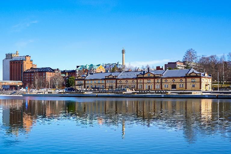 Sisäsatamaan rakennetaan huoltorakennus, jossa on wc-, varasto- ja jätesäilytystiloja. Arkistokuva.