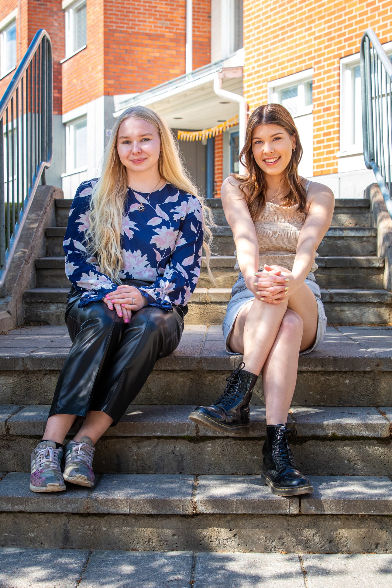 Jenna Ollila (oik.) pääsi yliopistoon sisään valintakokeella toisella yrittämällä. Jenna Tuominen eteni tutkinto-opiskelijaksi avoimen väylän kautta.
