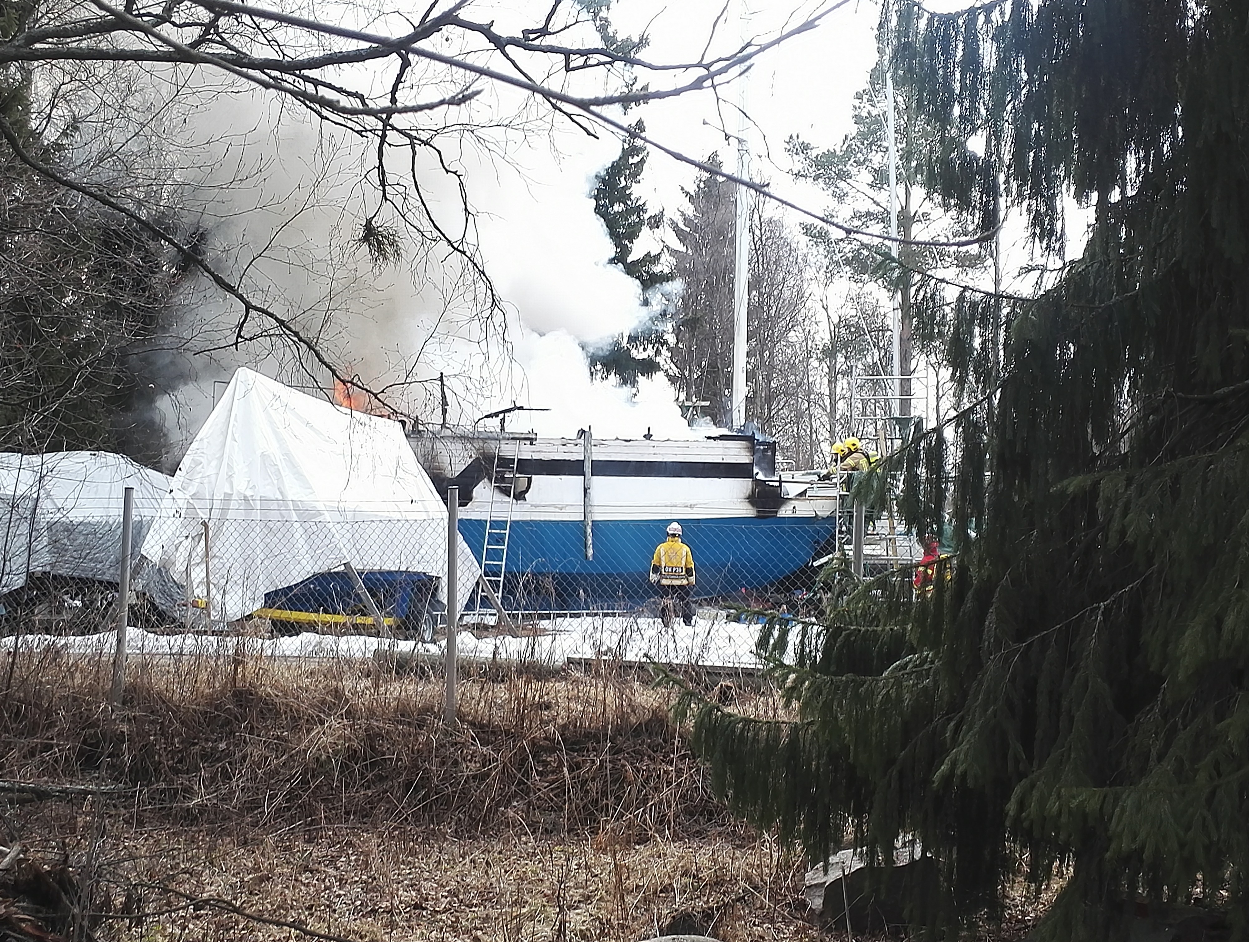 Venepaloa hälytettiin sammuttamaan viisi pelastuslaitoksen yksikköä.